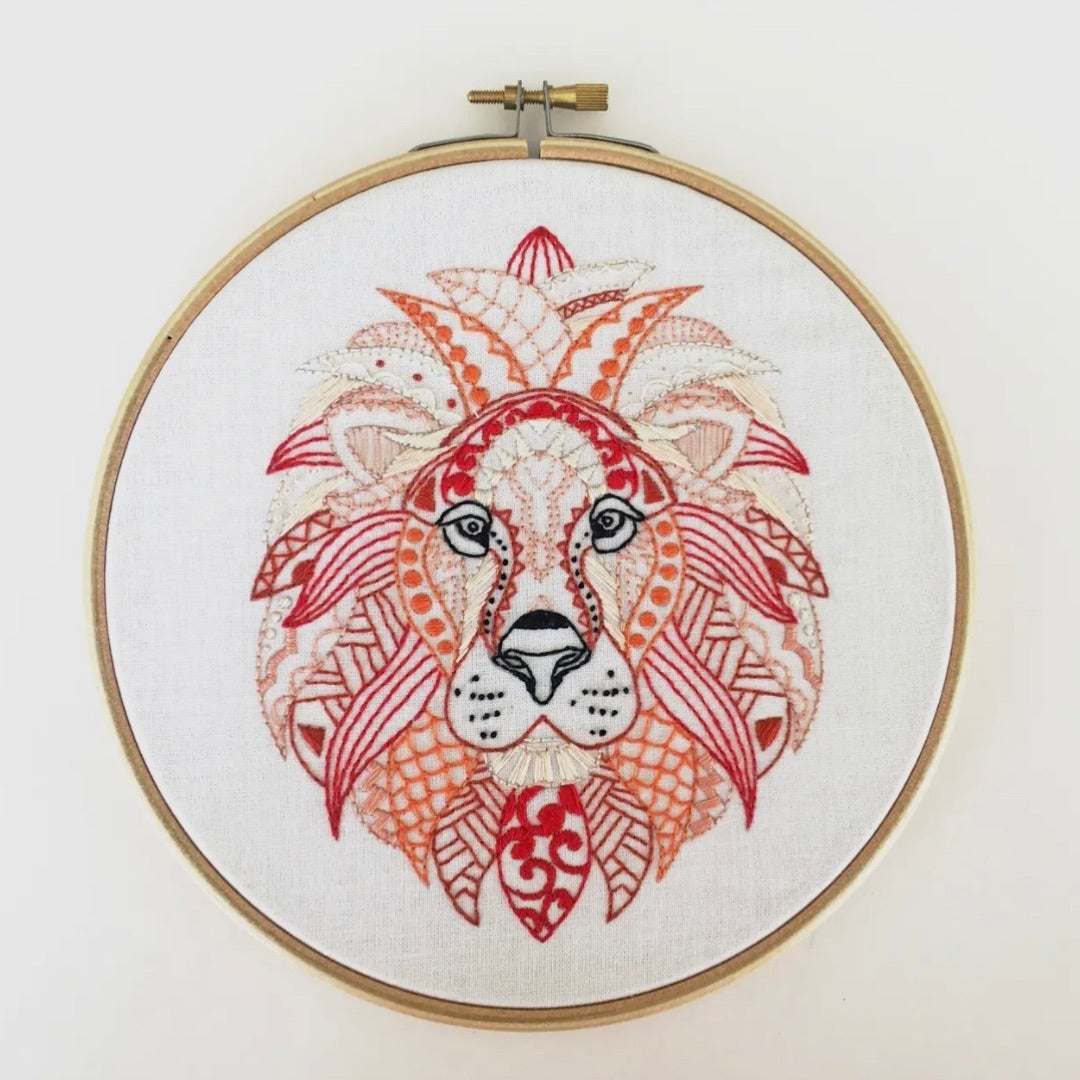 Cinnamon Stitching Lion Embroidery Kit (Includes Hoop)