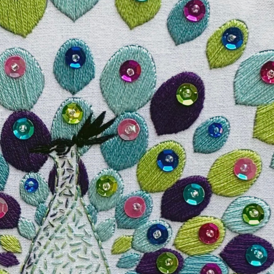 Cinnamon Stitching Peacock Embroidery Kit (Includes Hoop)
