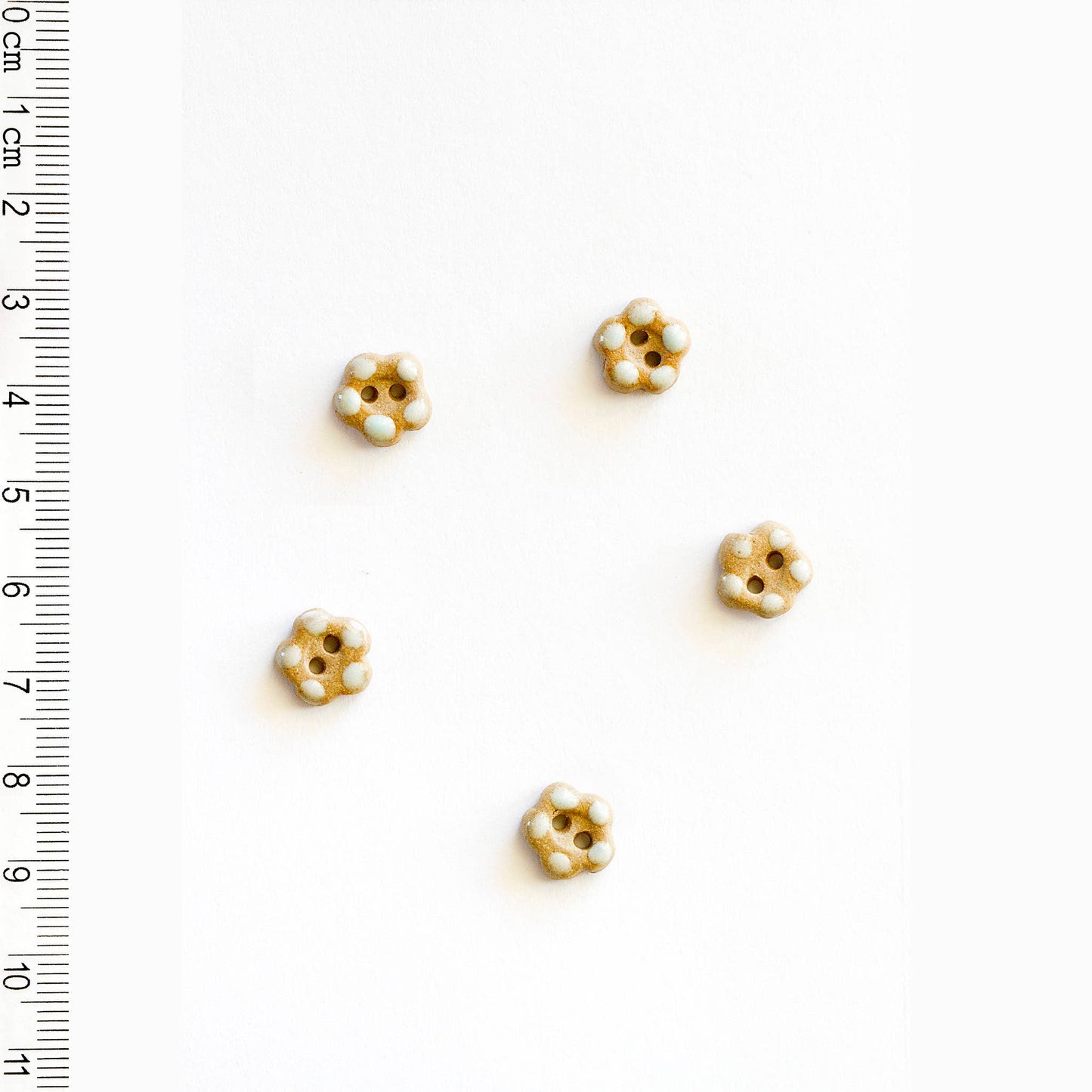 L556 Tiny Flower Buttons